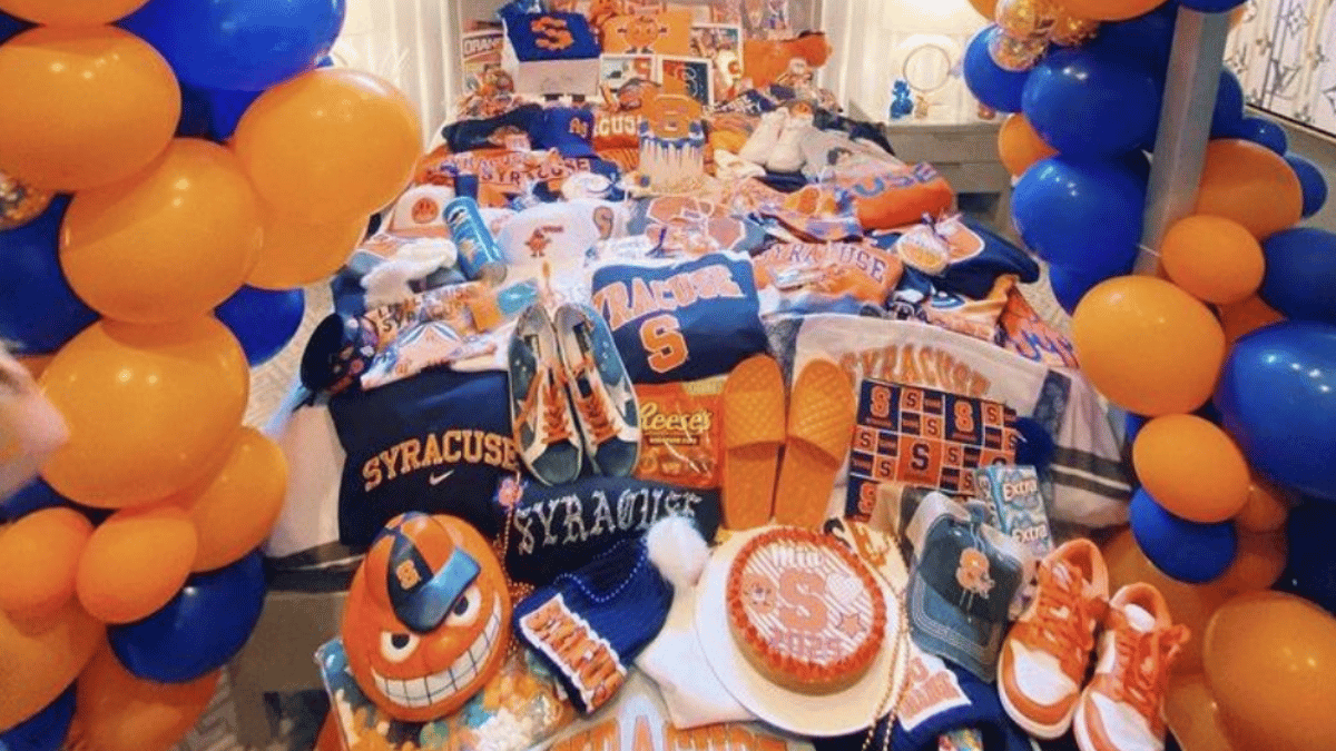 10 Fun Ideas for College Decision Bed Decorations
