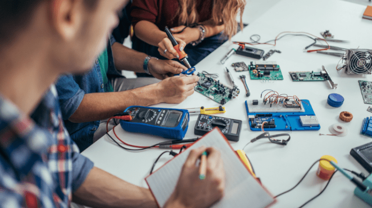 electrical engineering students working together