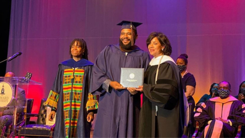 Anthony Anderson Graduates From Howard 30 Years Later